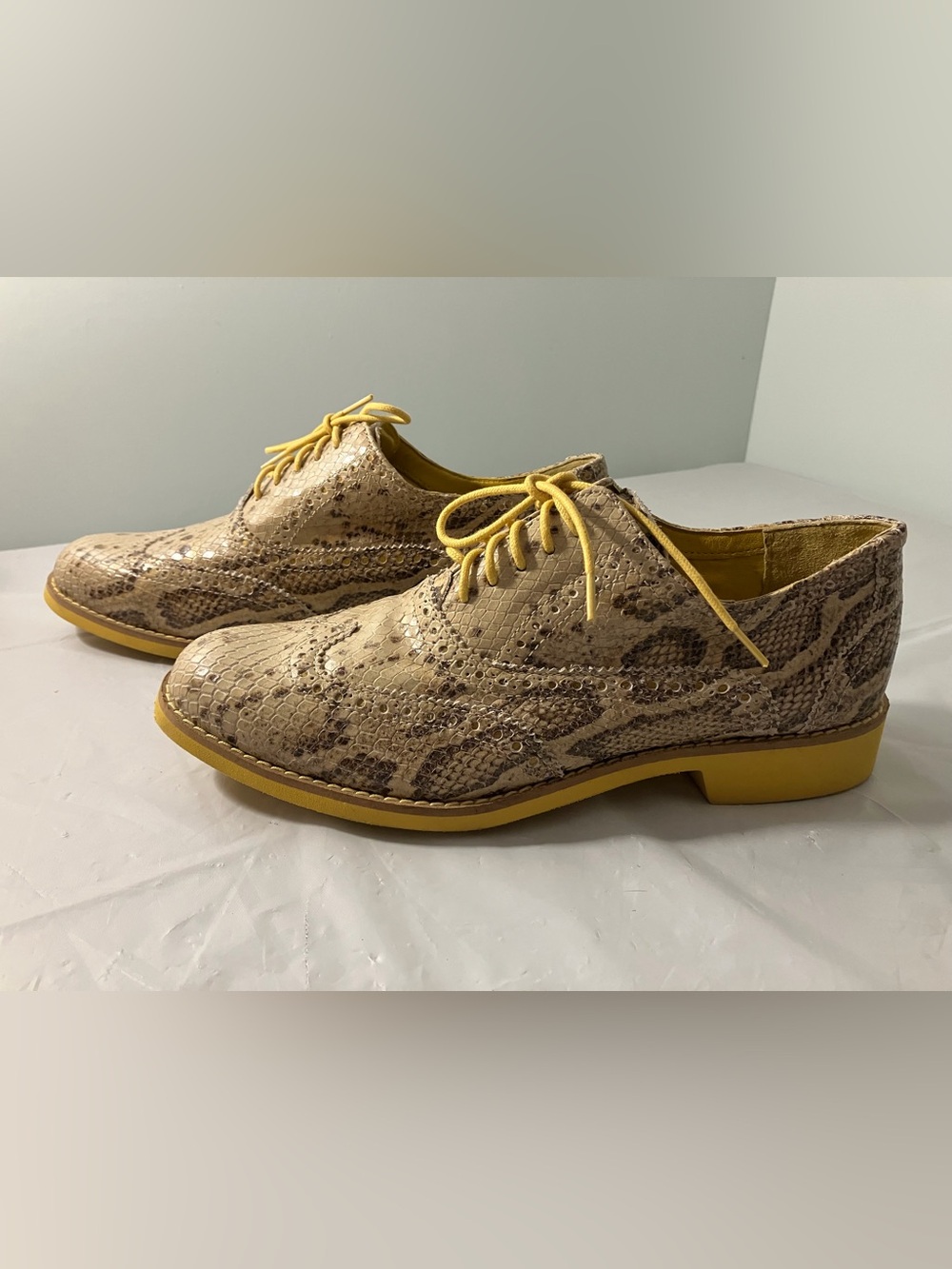 COLE HAAN Alicia Oxfords Brown Snake Yellow Sole Women's Size 8B